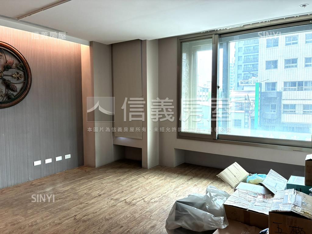 五權西路商用雙層大空間房屋室內格局與周邊環境