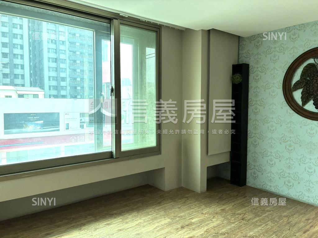 五權西路商用雙層大空間房屋室內格局與周邊環境