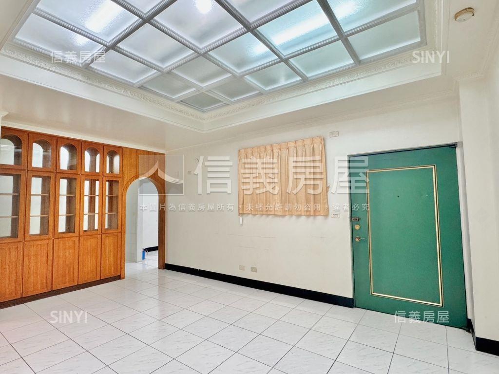 大橋商圈社區型三房含車位房屋室內格局與周邊環境