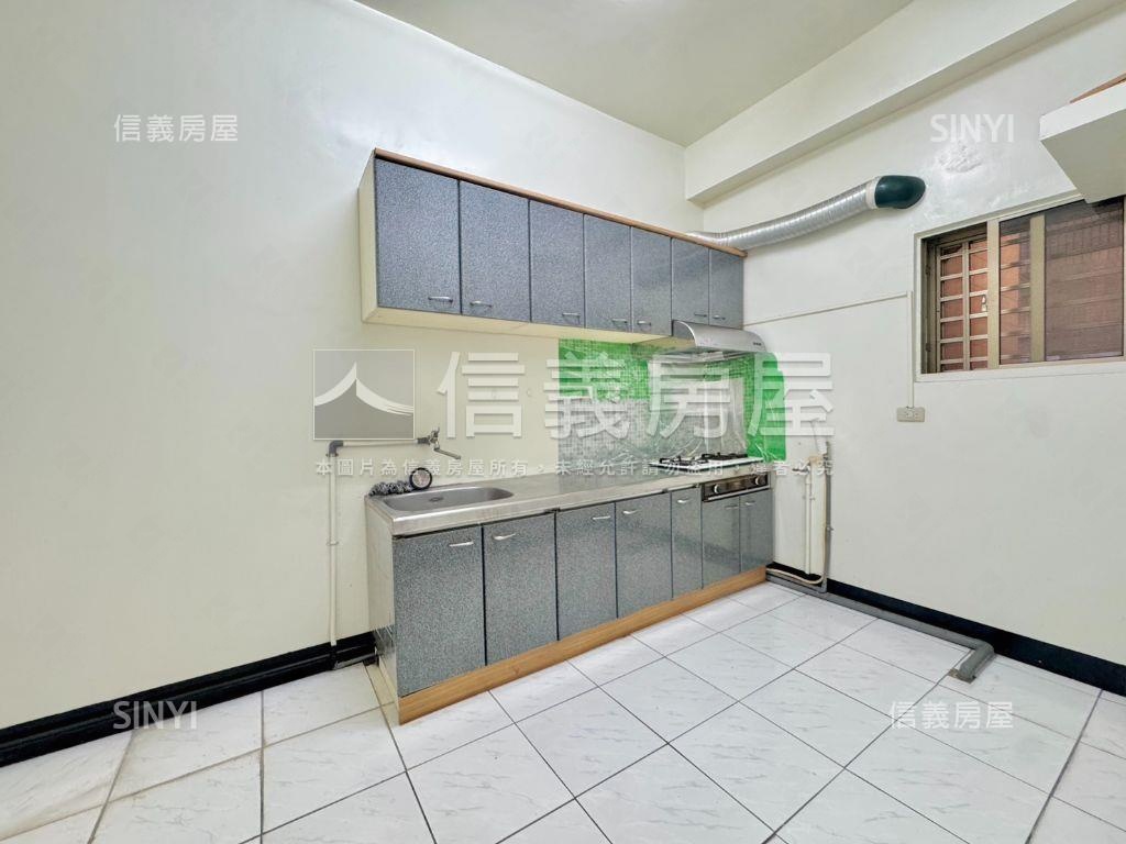 大橋商圈社區型三房含車位房屋室內格局與周邊環境