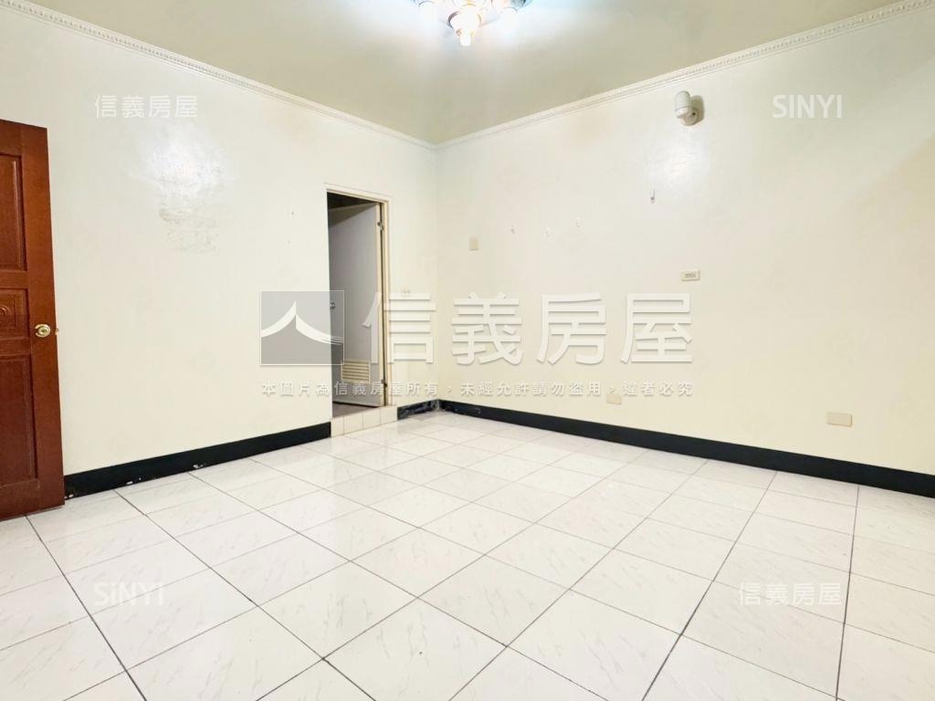 大橋商圈社區型三房含車位房屋室內格局與周邊環境