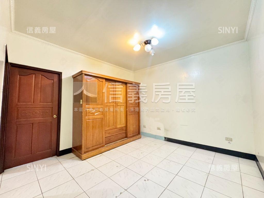 大橋商圈社區型三房含車位房屋室內格局與周邊環境