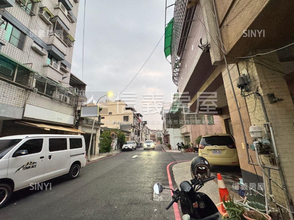 大橋商圈社區型三房含車位房屋室內格局與周邊環境