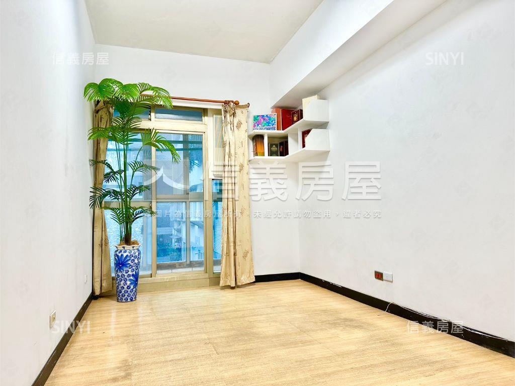 板橋五鐵共構豪美兩層空間房屋室內格局與周邊環境
