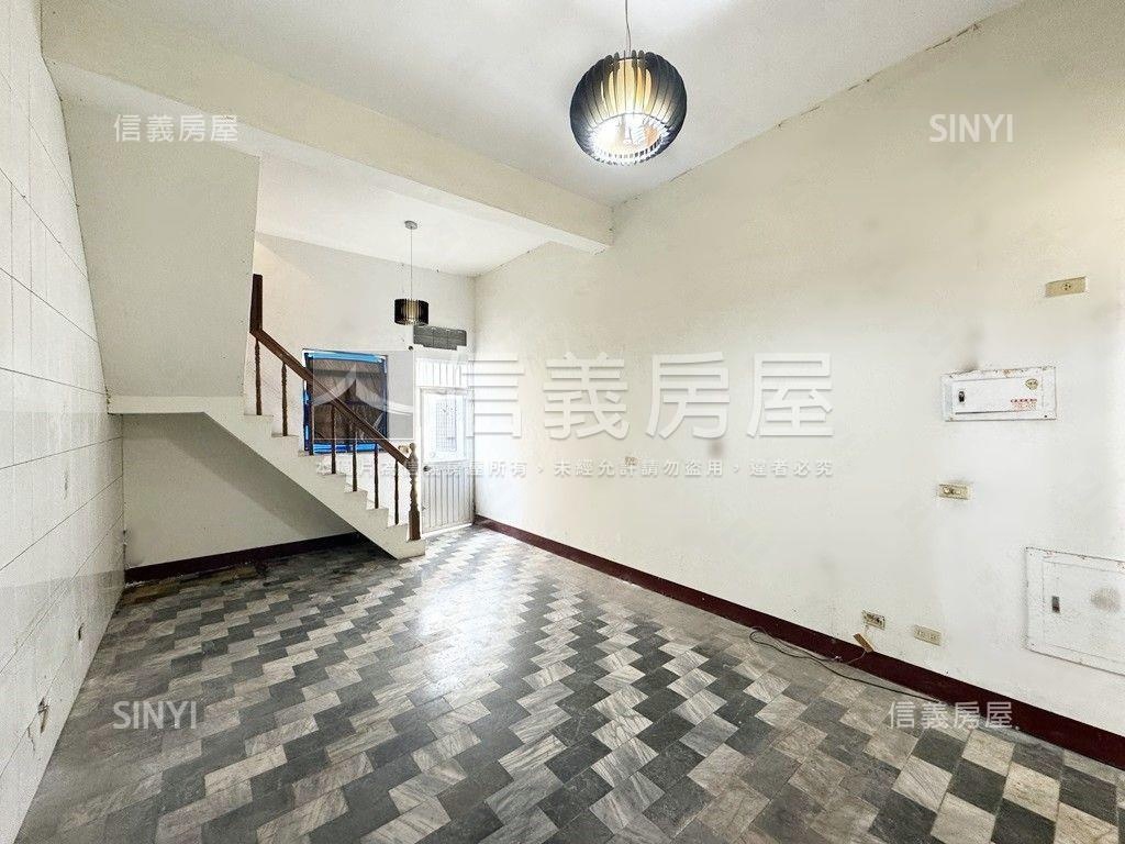 近捷運林園延伸線邊間透天房屋室內格局與周邊環境