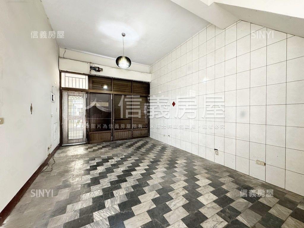 近捷運林園延伸線邊間透天房屋室內格局與周邊環境