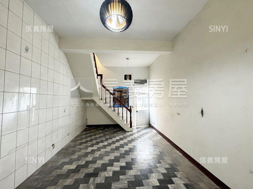 近捷運林園延伸線邊間透天房屋室內格局與周邊環境