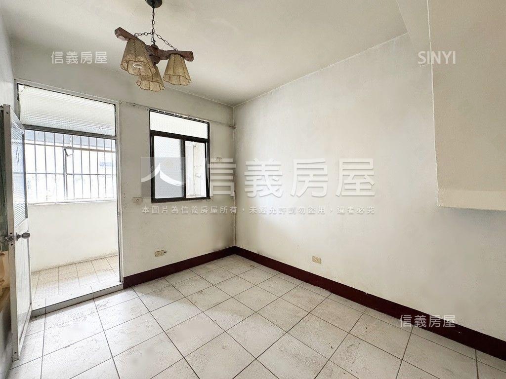 近捷運林園延伸線邊間透天房屋室內格局與周邊環境