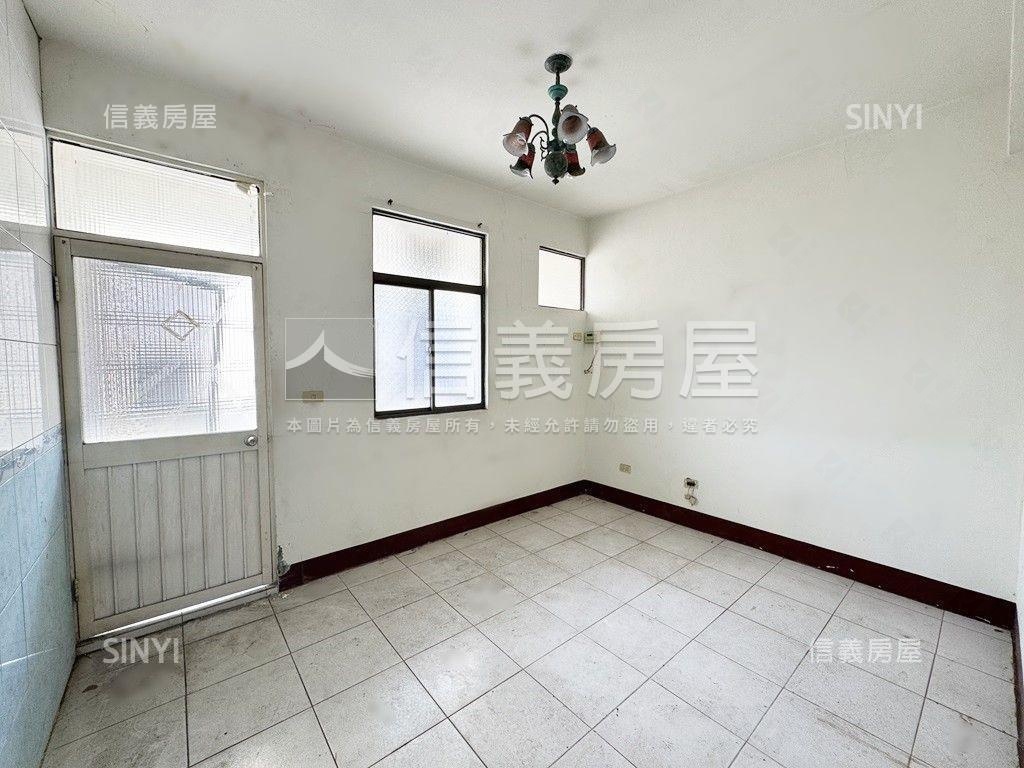 近捷運林園延伸線邊間透天房屋室內格局與周邊環境