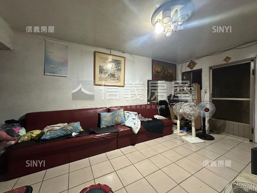 中正透天房屋室內格局與周邊環境