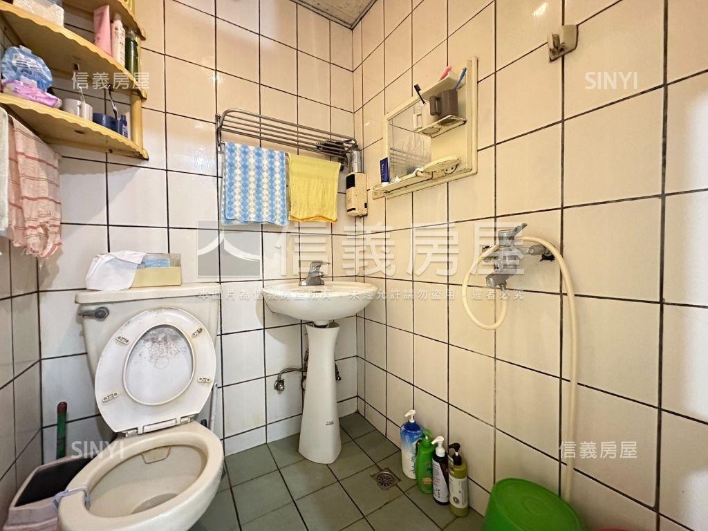 中正透天房屋室內格局與周邊環境