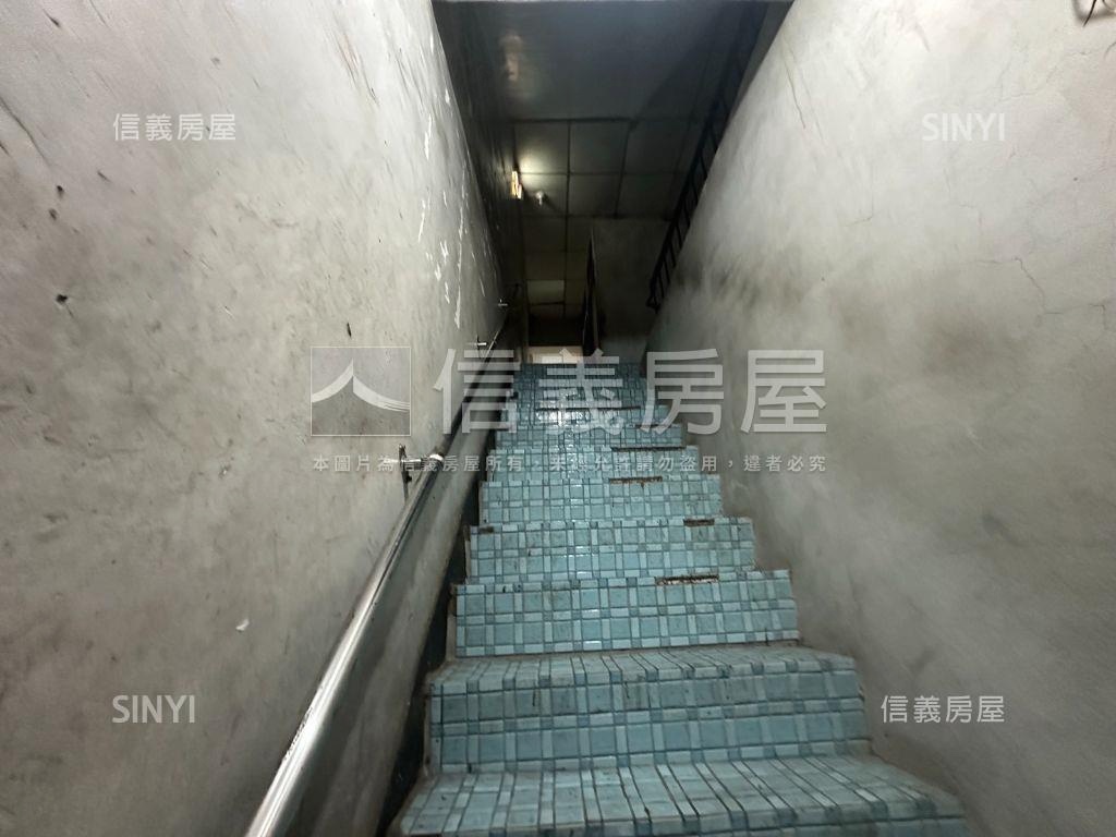 中正透天房屋室內格局與周邊環境