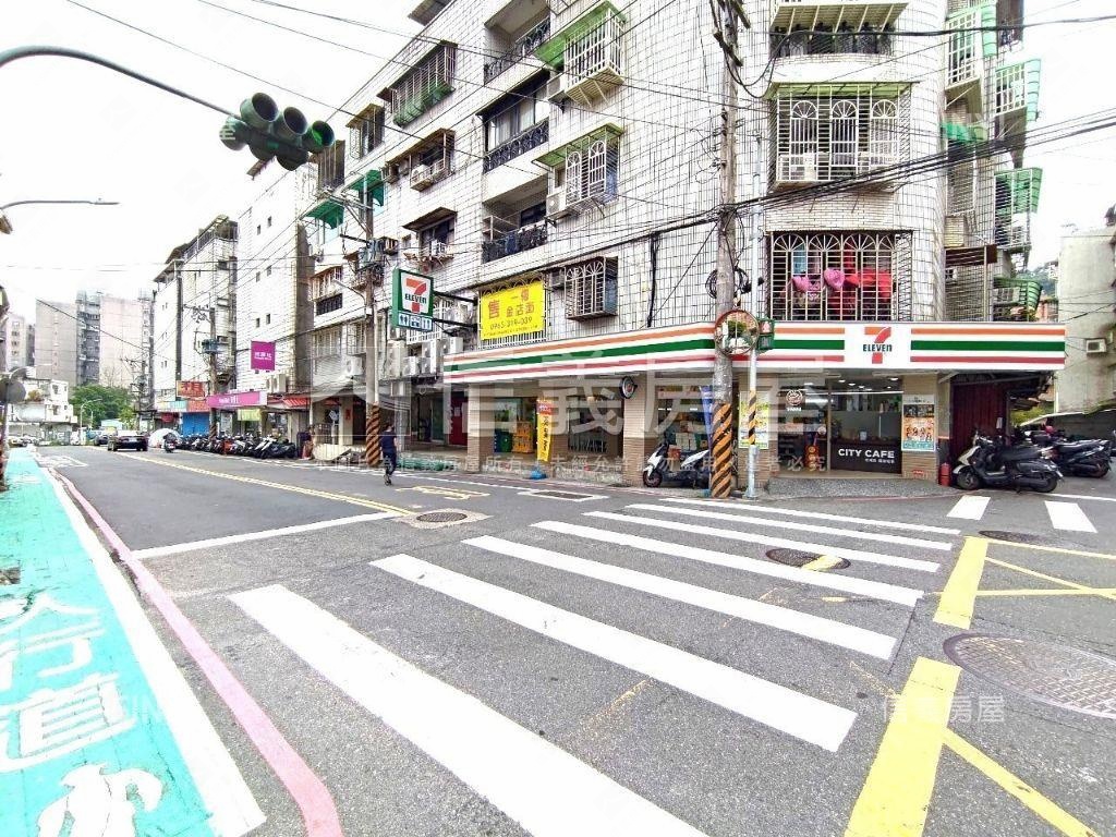 大學城四房車位大邊間房屋室內格局與周邊環境