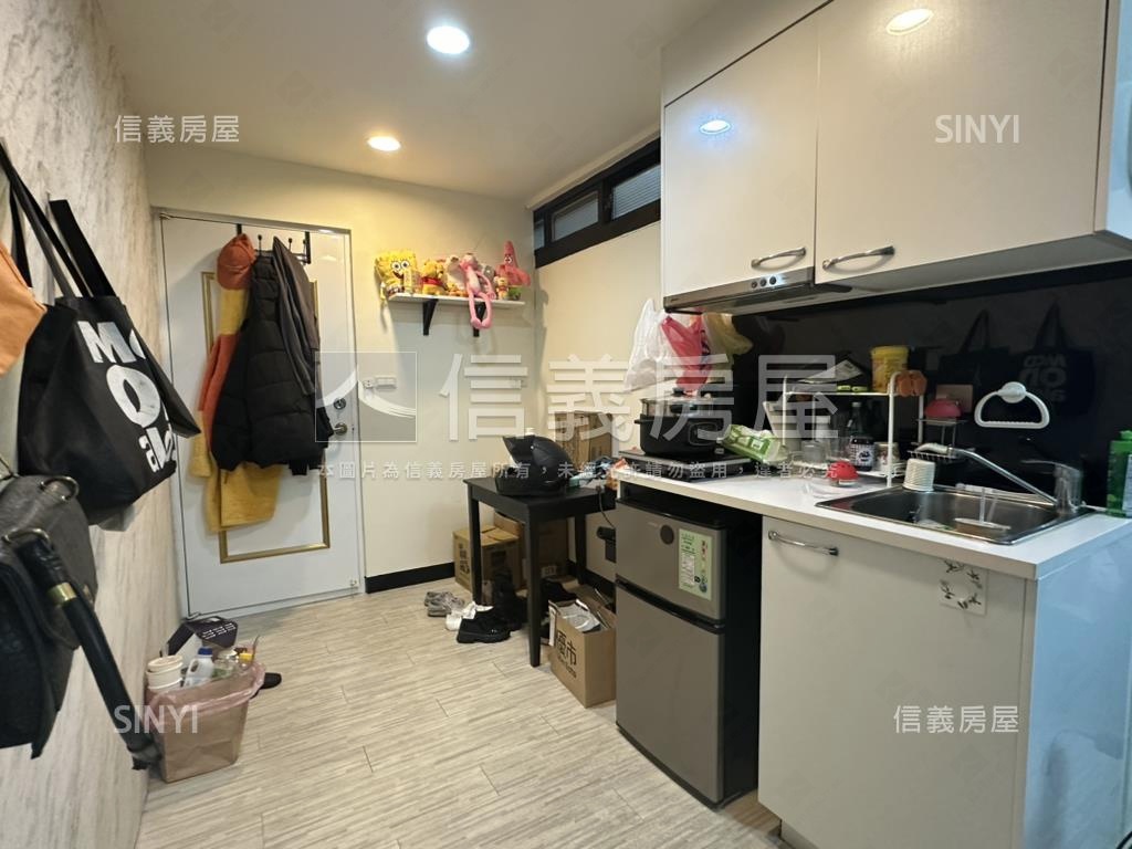 大學城四房車位大邊間房屋室內格局與周邊環境