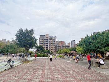 近柳堤公園的旺旺店面