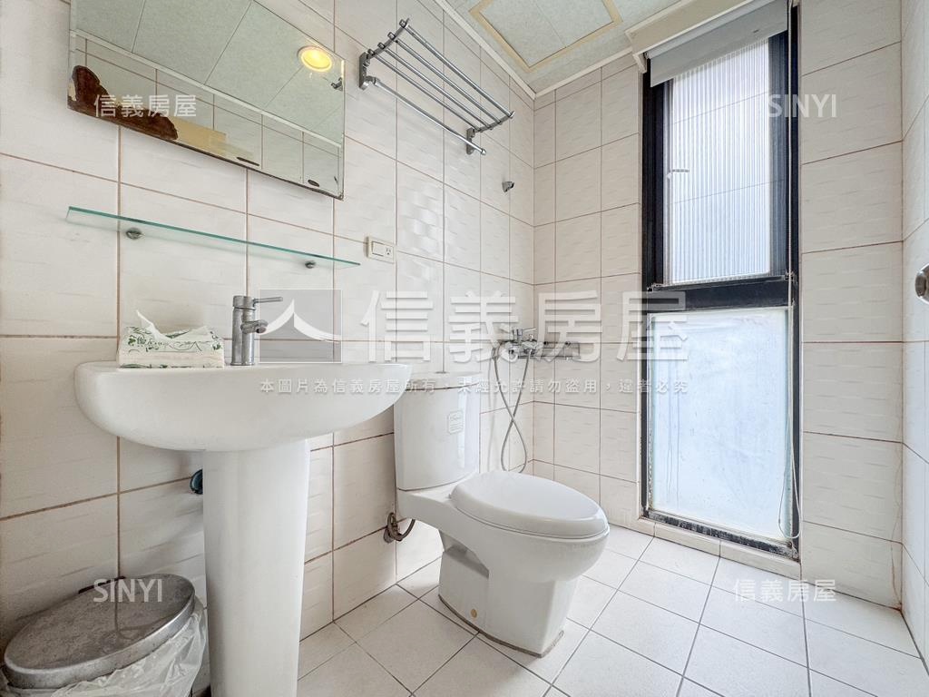 棕櫚泉美三房採光戶房屋室內格局與周邊環境