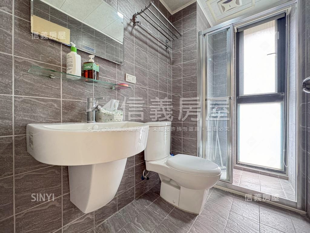 棕櫚泉美三房採光戶房屋室內格局與周邊環境