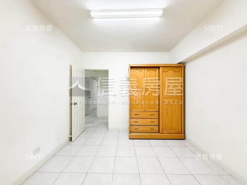 近五甲陽台進出美三房平車房屋室內格局與周邊環境