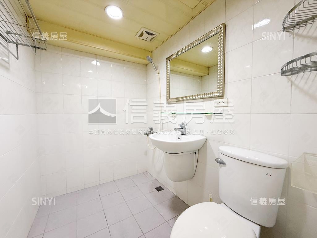 近五甲陽台進出美三房平車房屋室內格局與周邊環境