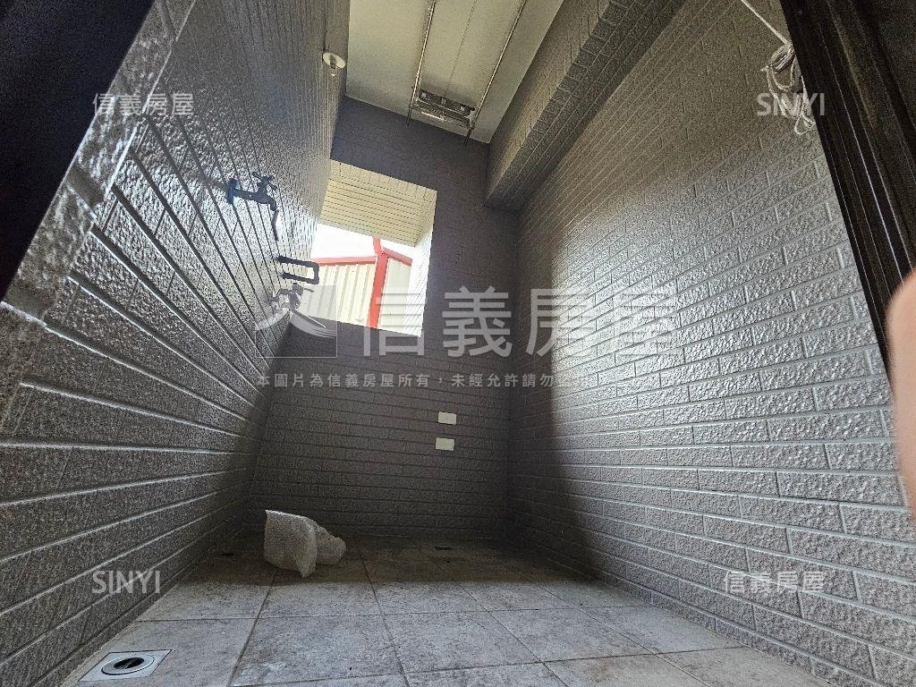 昌平。面寬金店面房屋室內格局與周邊環境