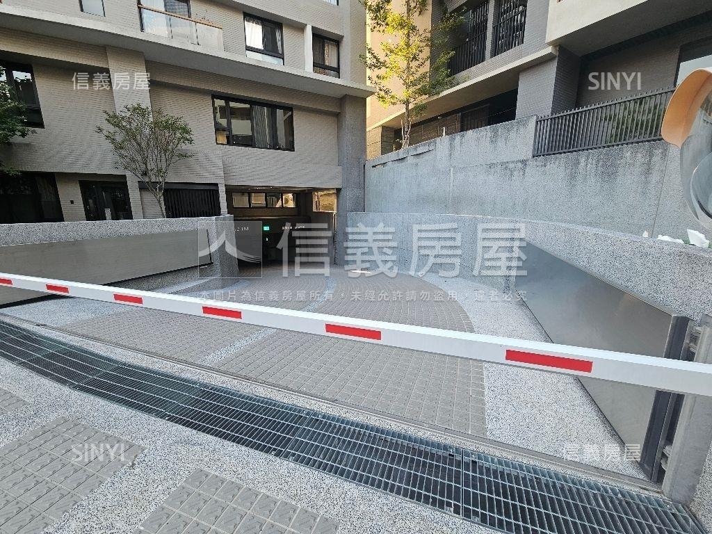 昌平。面寬金店面房屋室內格局與周邊環境