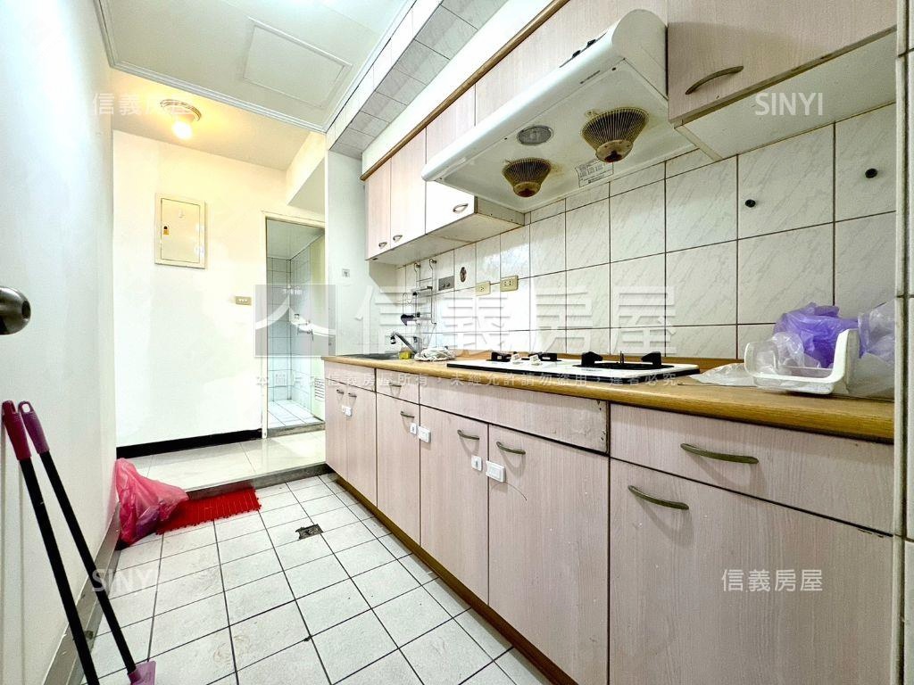專任中友綠園邸三房露臺戶房屋室內格局與周邊環境