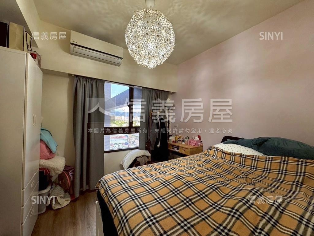 小春日和兩房車位。瑰寶房屋室內格局與周邊環境