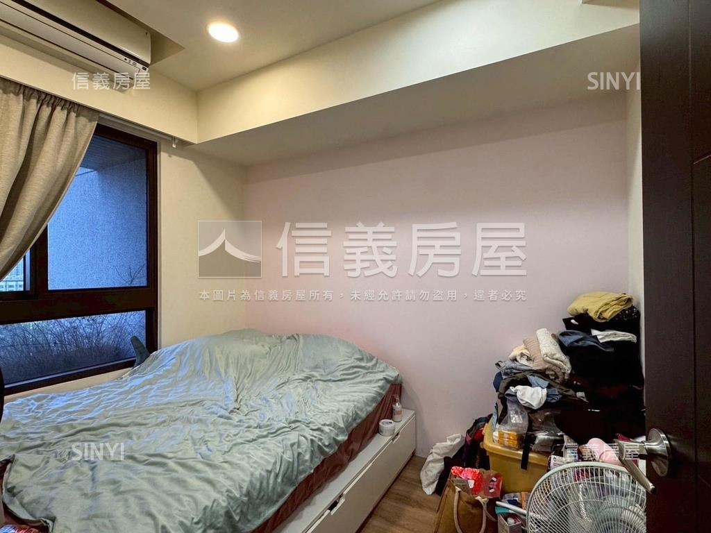 小春日和兩房車位。瑰寶房屋室內格局與周邊環境