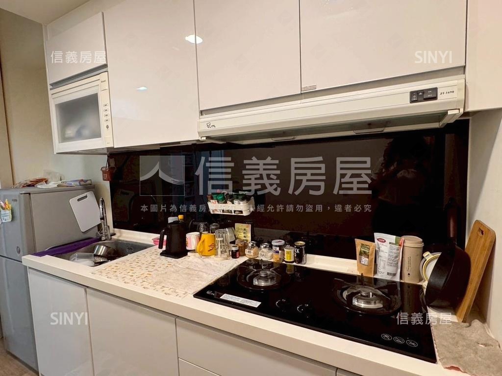 小春日和兩房車位。瑰寶房屋室內格局與周邊環境