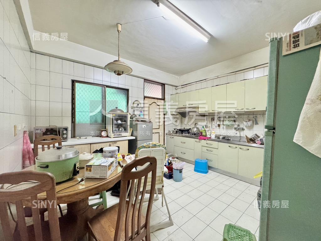 大橋大地坪車庫透天房屋室內格局與周邊環境