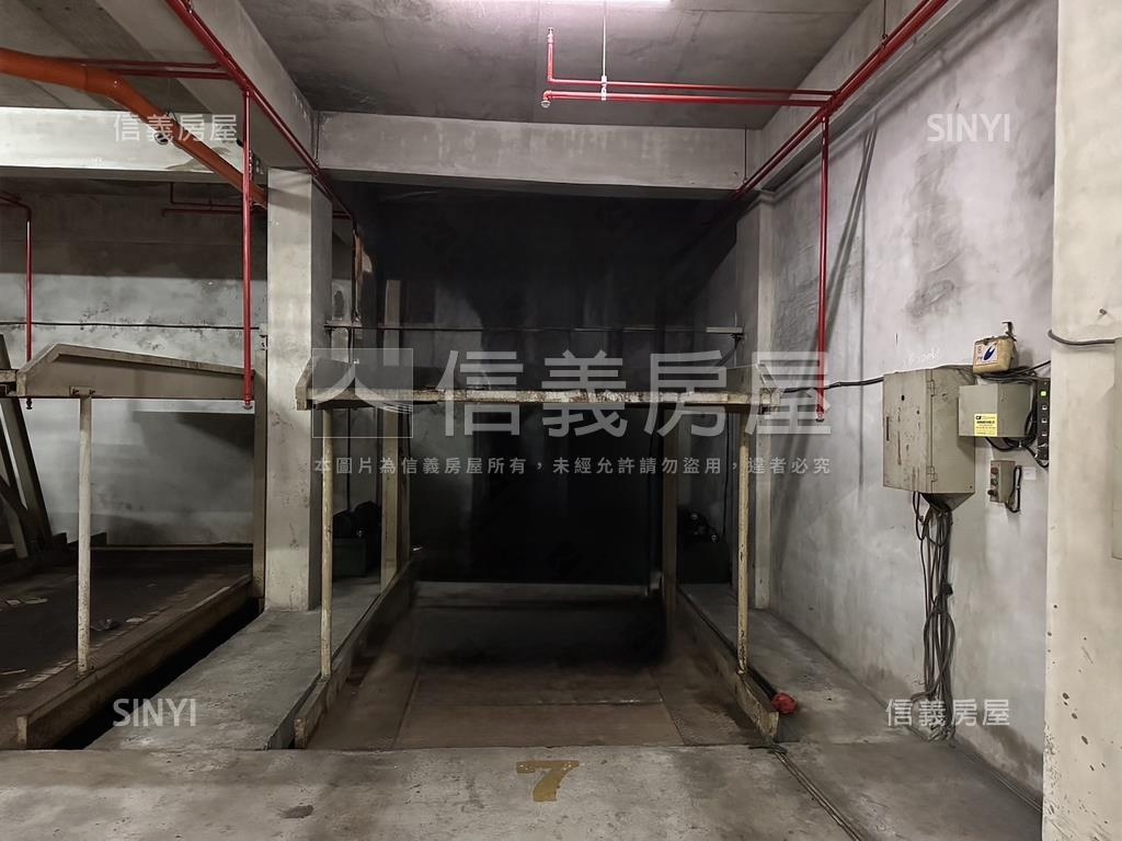 長安街稀有坡道三車位房屋室內格局與周邊環境