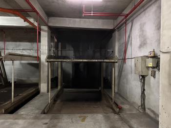 長安街稀有坡道三車位