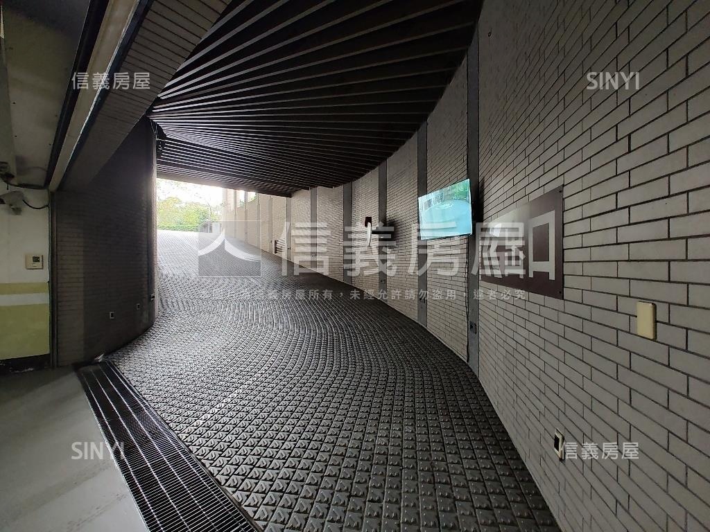 極美山莊獨立坡平車位Ⅰ房屋室內格局與周邊環境