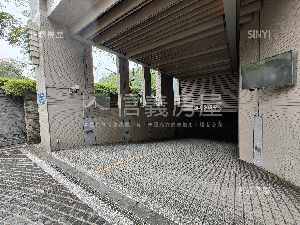 極美山莊獨立坡平車位Ⅰ房屋室內格局與周邊環境