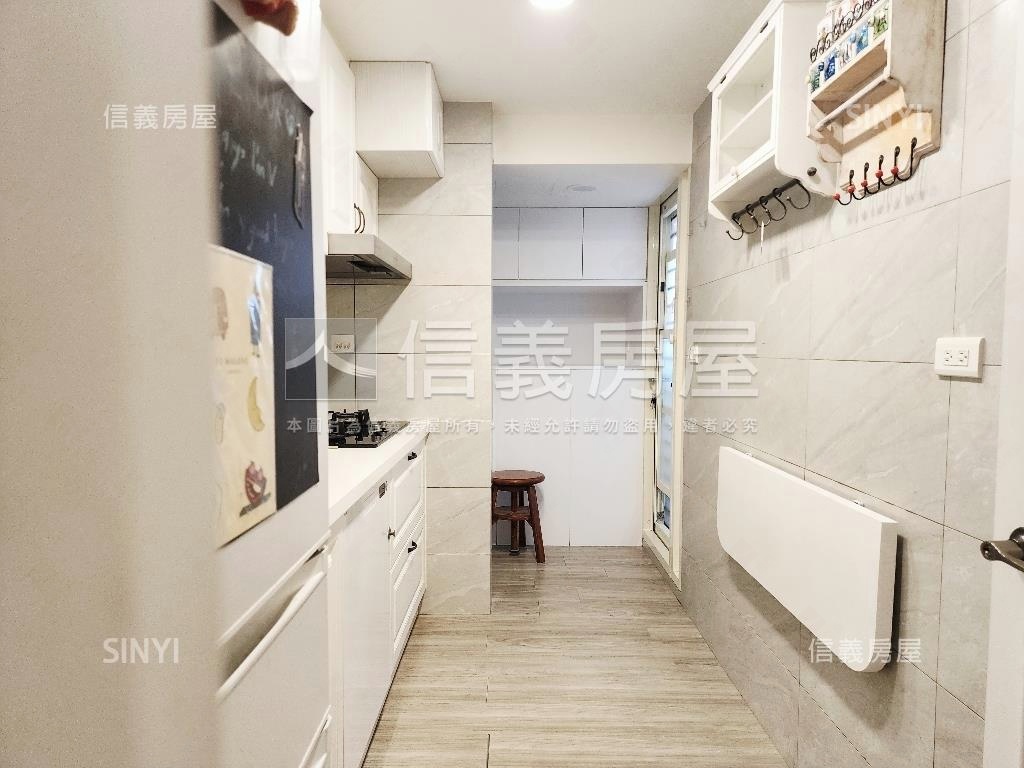 捷運高樓美裝三房房屋室內格局與周邊環境