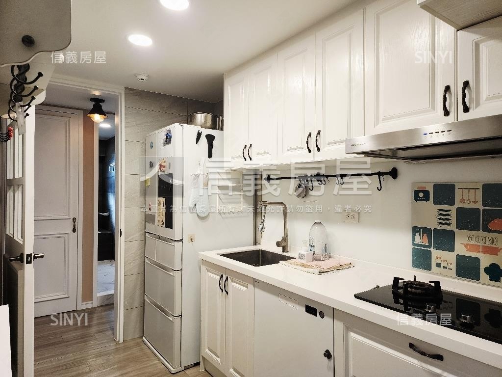 捷運高樓美裝三房房屋室內格局與周邊環境