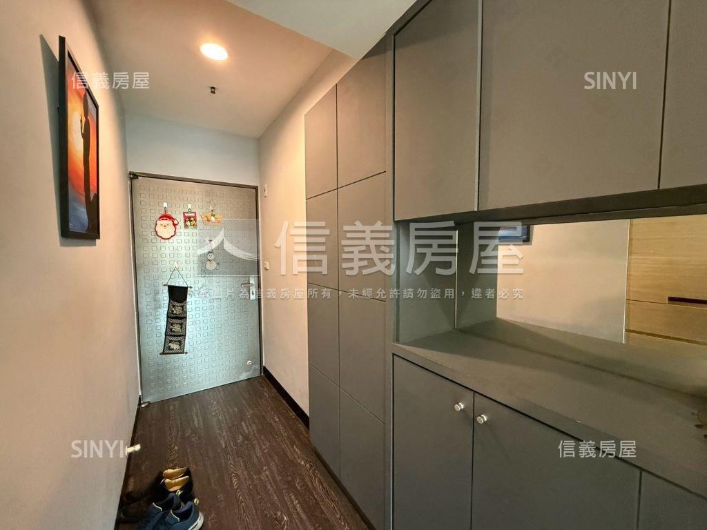 世紀之門三房美妝車位房屋室內格局與周邊環境