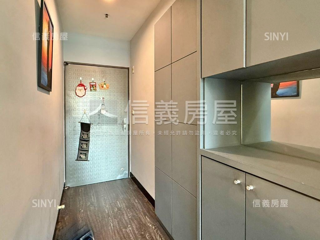 世紀之門三房美妝車位房屋室內格局與周邊環境
