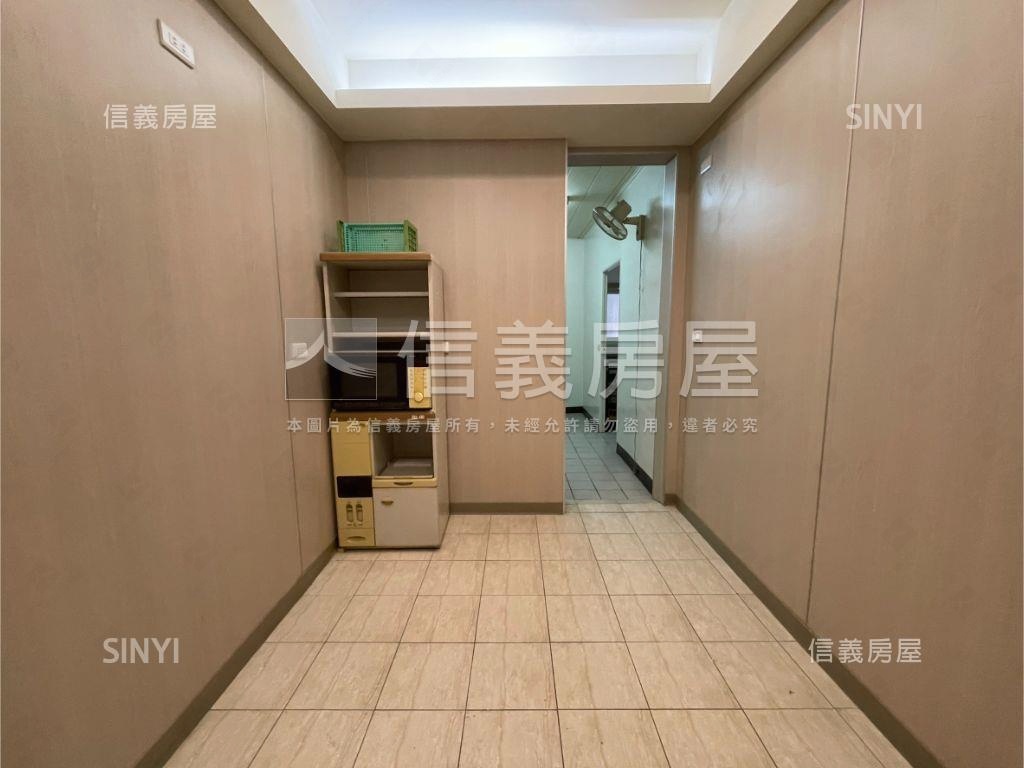 巨城商圈日式三房大空間房屋室內格局與周邊環境