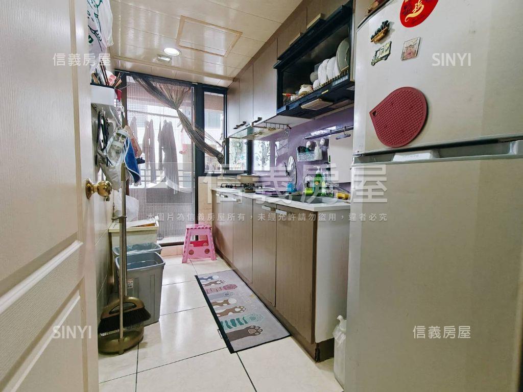 近中山醫高樓美屋附車位房屋室內格局與周邊環境