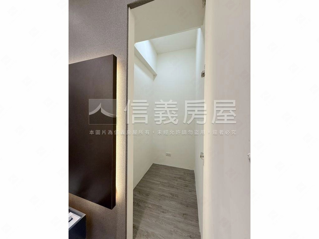 低總價美裝潢四房平面車位房屋室內格局與周邊環境