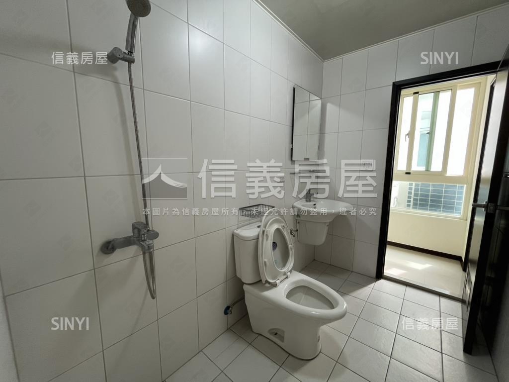 巨匠傳奇董ㄟ車庫美墅房屋室內格局與周邊環境