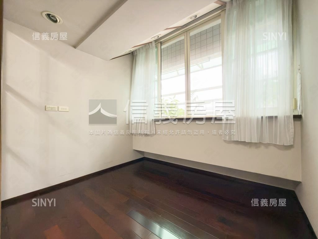 飛駝採光間三房有車位房屋室內格局與周邊環境