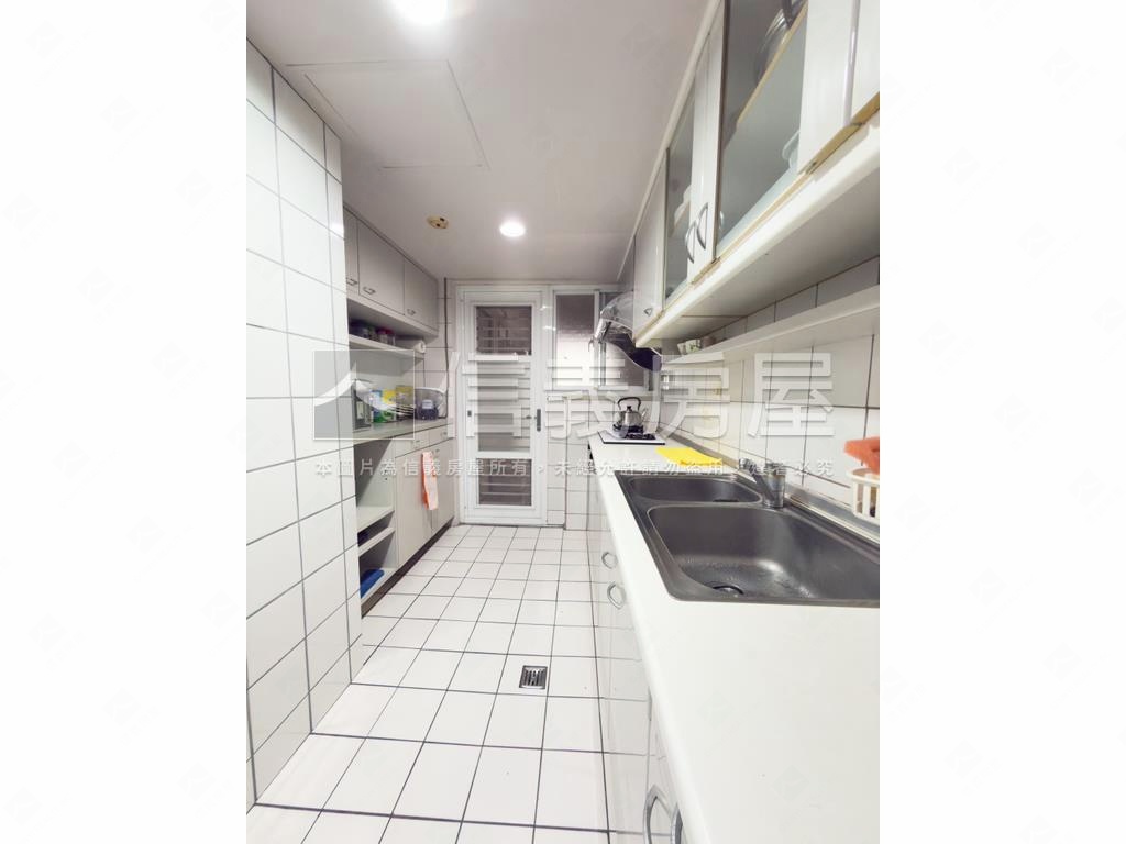 飛駝採光間三房有車位房屋室內格局與周邊環境