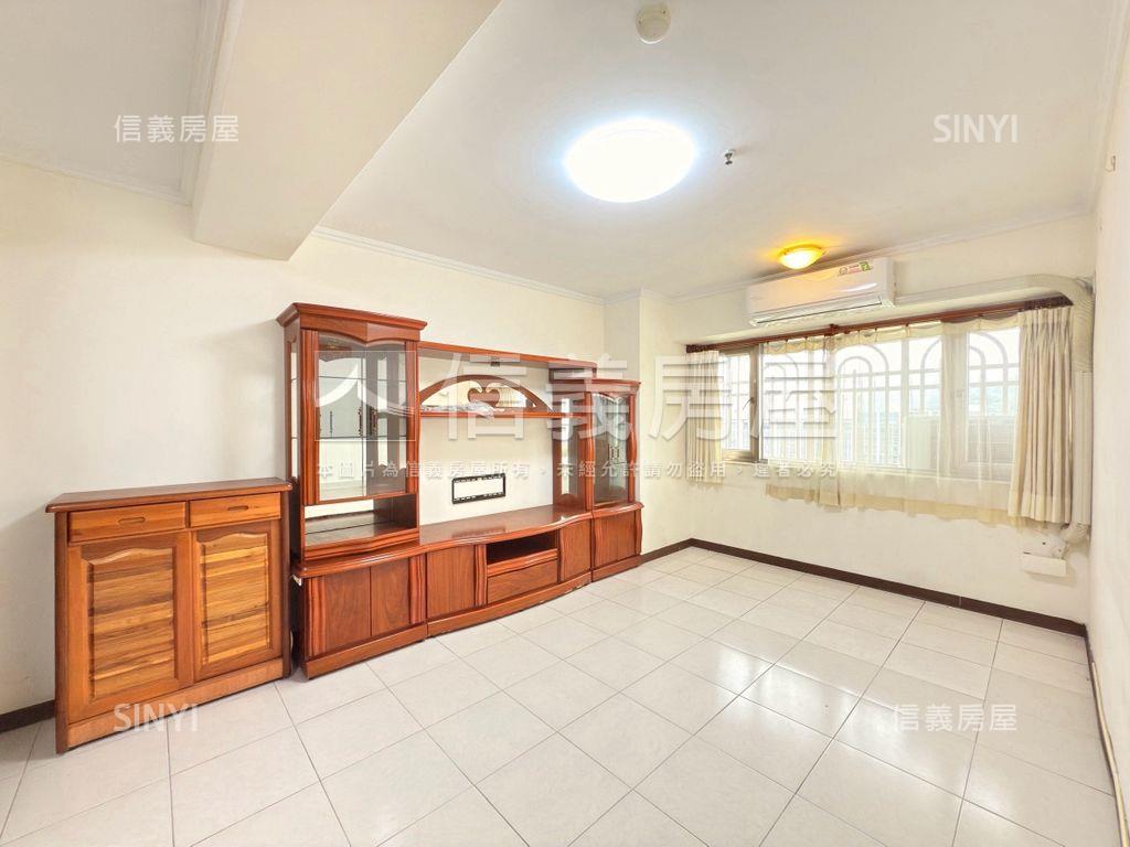 頂埔捷運。高樓景觀三房房屋室內格局與周邊環境