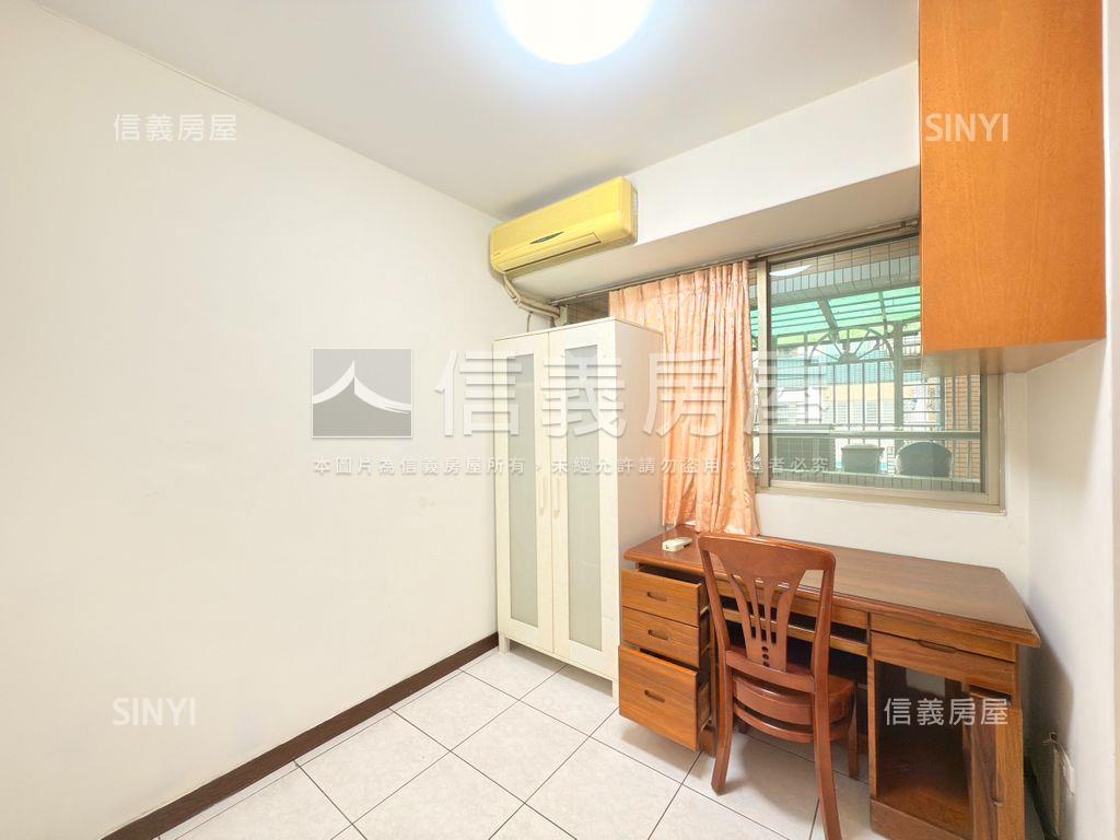 頂埔捷運。高樓景觀三房房屋室內格局與周邊環境