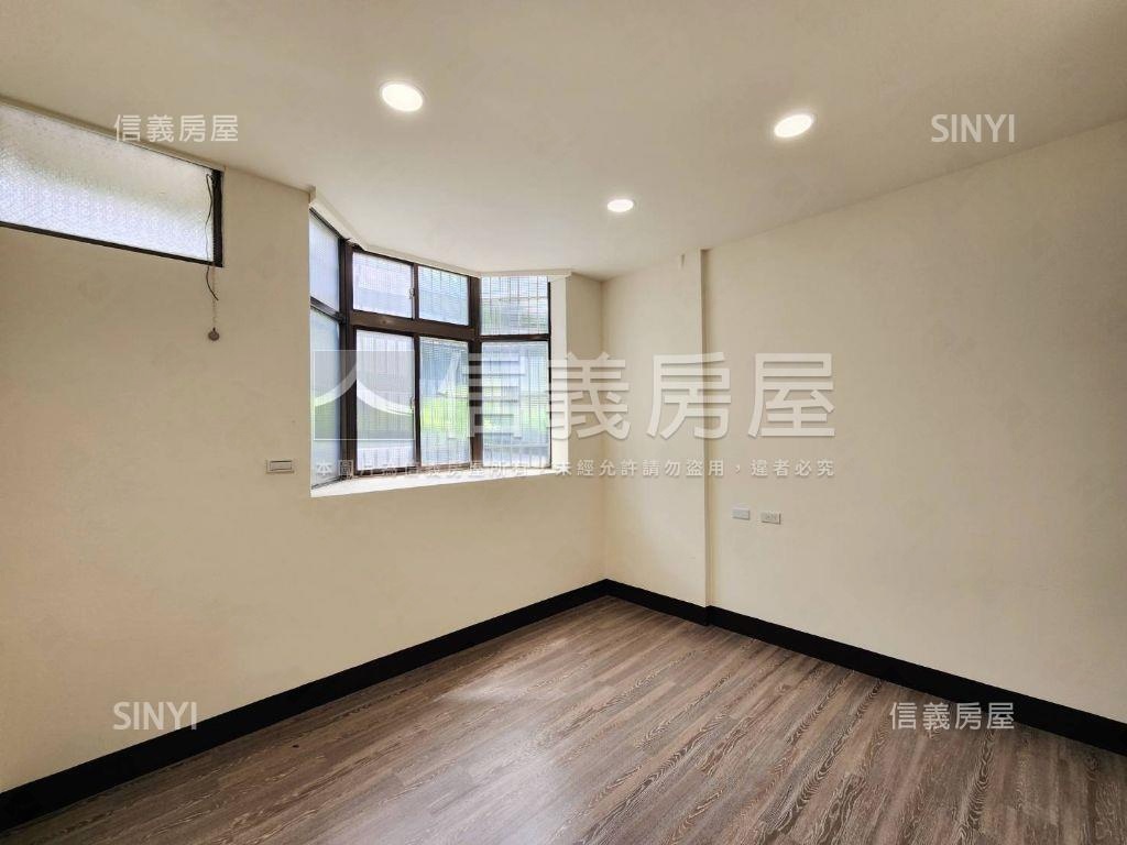 近全聯＊稀有１樓附車位房屋室內格局與周邊環境