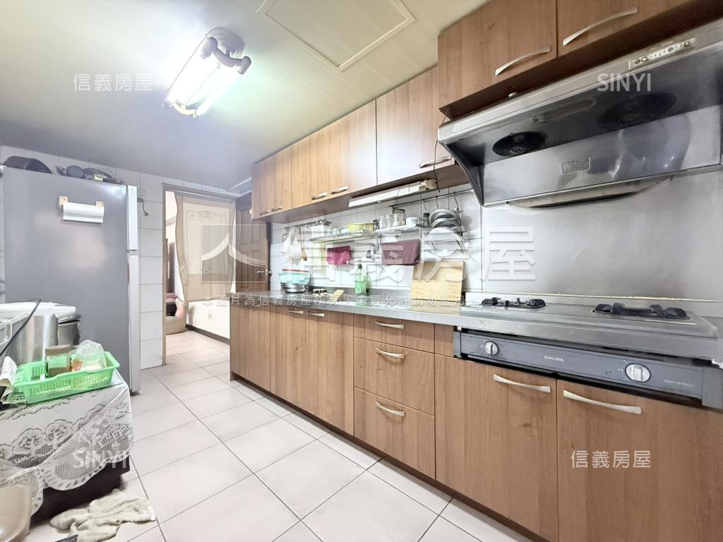 大道新城三房平車露臺戶房屋室內格局與周邊環境