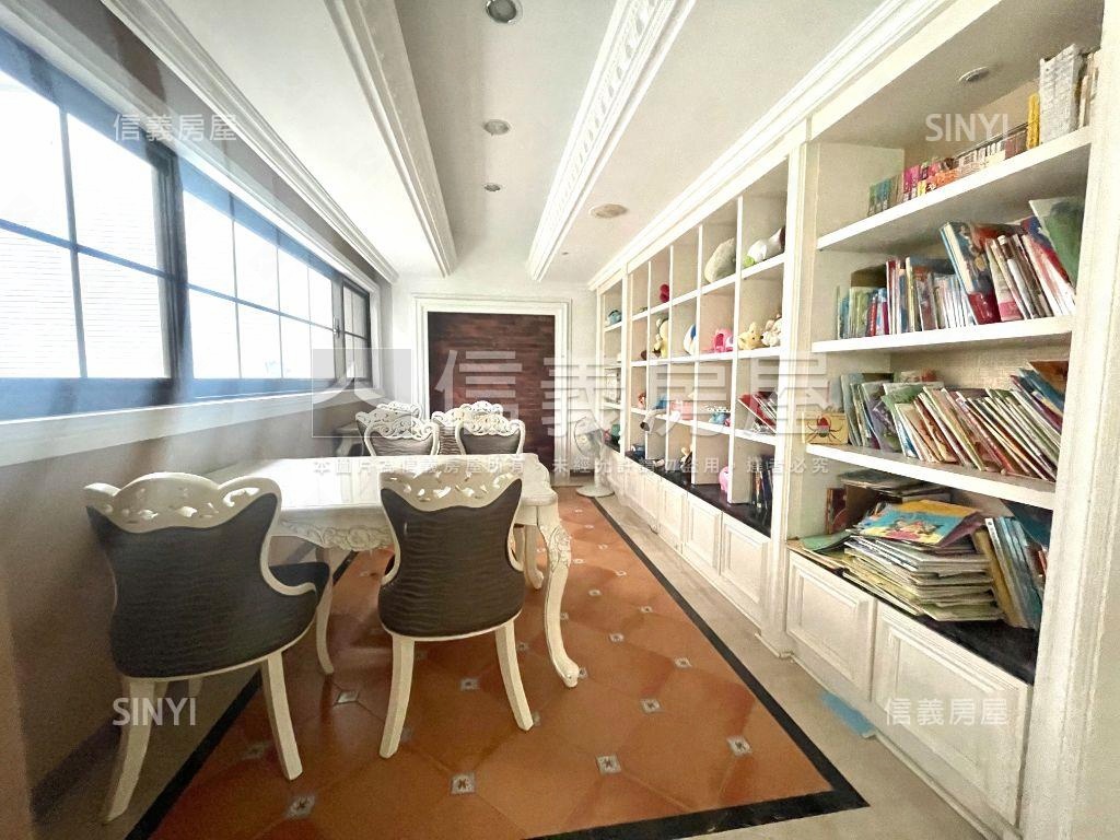 面球場高樓景觀３＋１平車房屋室內格局與周邊環境