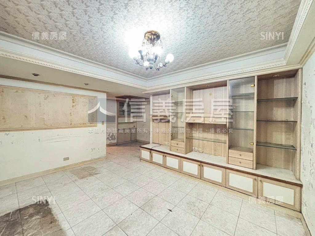 西湖捷運黃金二樓房屋室內格局與周邊環境